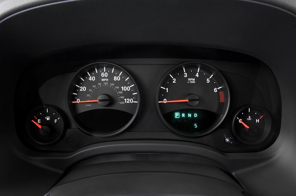 Jeep Compass (Baujahr 2010) Sport 5 Türen Tacho und Fahrerinstrumente