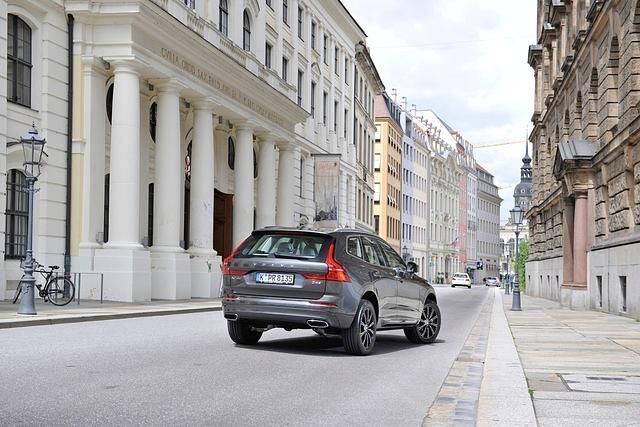 Die sich nach oben verjüngenden Rückleuchten des neuen XC60 bieten eine feine LED-Lichtgrafik