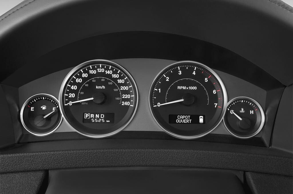 Jeep Grand Cherokee (Baujahr 2010) Overland 5 Türen Tacho und Fahrerinstrumente