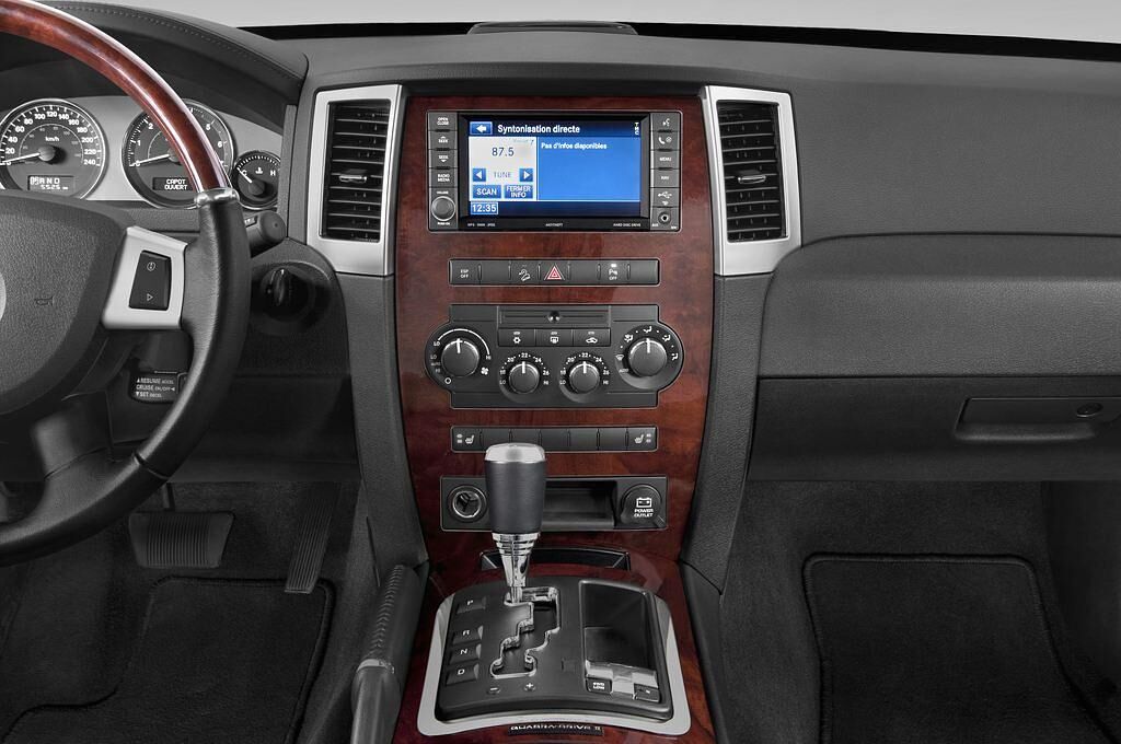 Jeep Grand Cherokee (Baujahr 2010) Overland 5 Türen Mittelkonsole