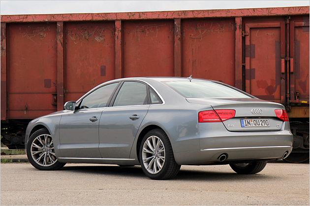 Der A8 muss sich den Vorwurf gefallen lassen, wie ein großer A4 auszusehen
