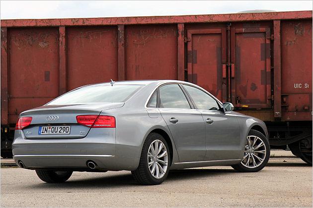 Sanft nach hinten abfallende Dachlinie und kurzer hinterer Überhang