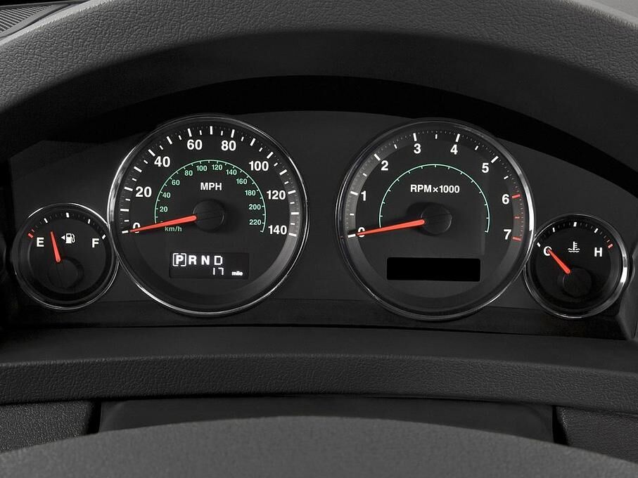Jeep Grand Cherokee (Baujahr 2010) Laredo 5 Türen Tacho und Fahrerinstrumente