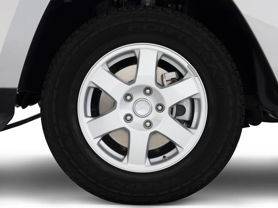 Jeep Grand Cherokee (Baujahr 2010) Laredo 5 Türen Reifen und Felge