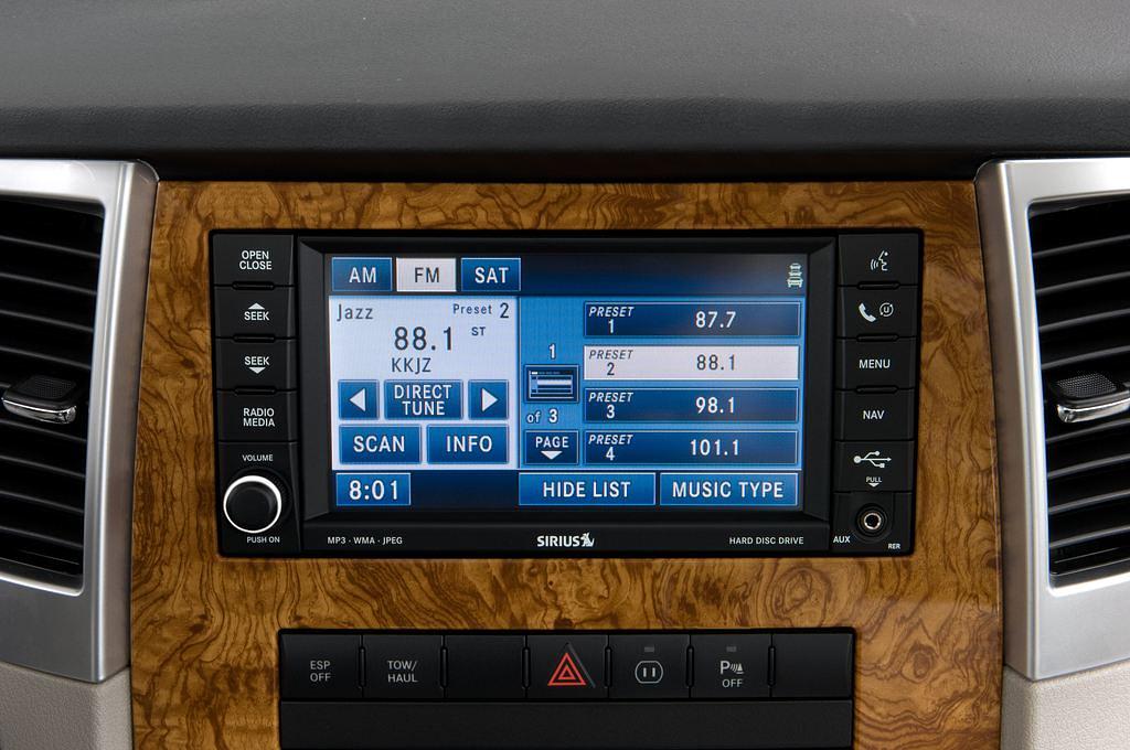 Jeep Grand Cherokee (Baujahr 2010) Limited 5 Türen Radio und Infotainmentsystem