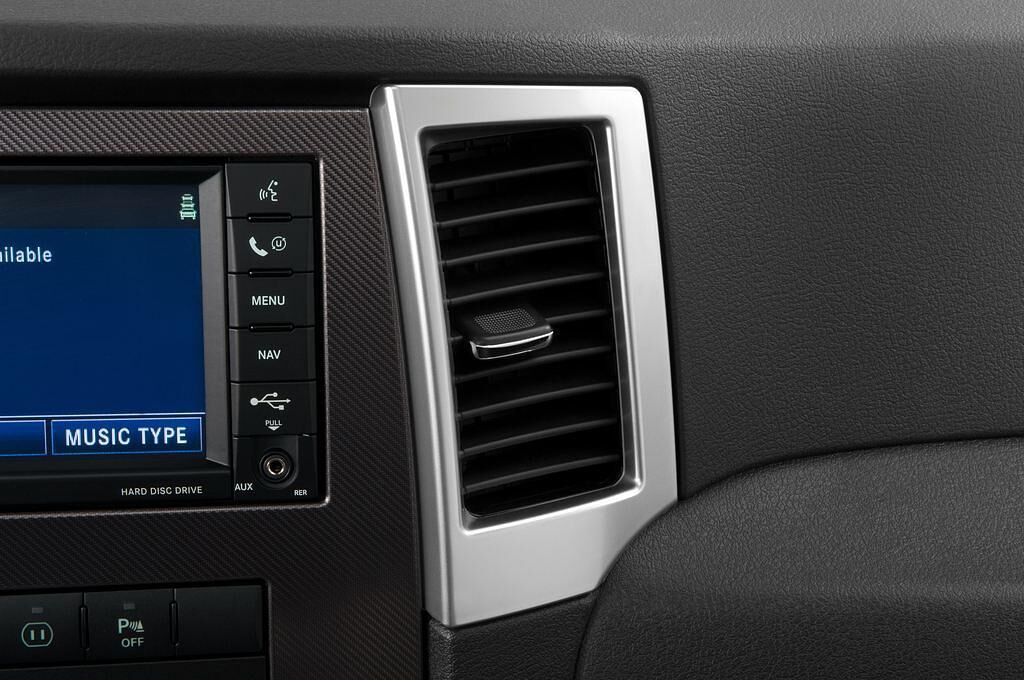 Jeep Grand Cherokee (Baujahr 2010) SRT-8 5 Türen Lüftung