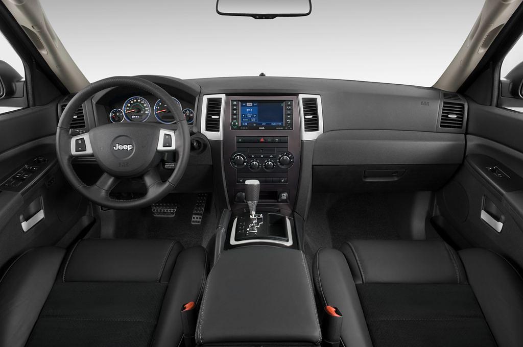 Jeep Grand Cherokee (Baujahr 2010) SRT-8 5 Türen Cockpit und Innenraum