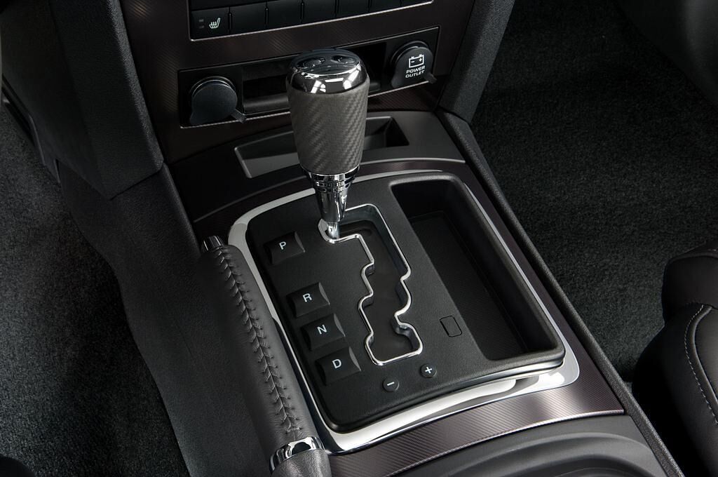 Jeep Grand Cherokee (Baujahr 2010) SRT-8 5 Türen Schalthebel