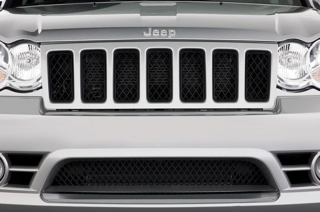 Jeep Grand Cherokee (Baujahr 2010) SRT-8 5 Türen Kühlergrill und Scheinwerfer