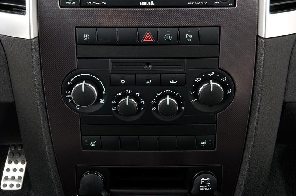 Jeep Grand Cherokee (Baujahr 2010) SRT-8 5 Türen Temperatur und Klimaanlage