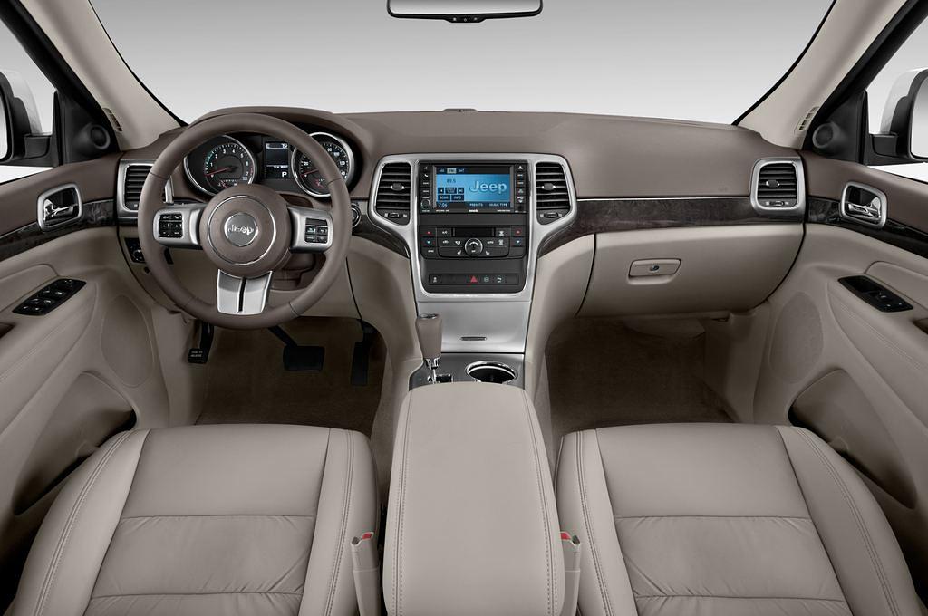 Jeep Grand Cherokee (Baujahr 2011) Laredo 5 Türen Cockpit und Innenraum