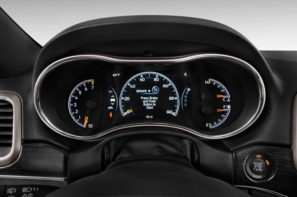 Jeep Grand Cherokee (Baujahr 2013) Limited 5 Türen Tacho und Fahrerinstrumente