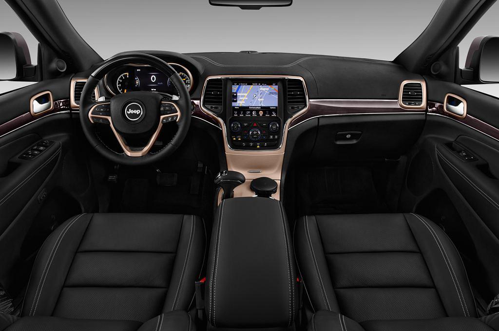 Jeep Grand Cherokee (Baujahr 2016) Overland 5 Türen Cockpit und Innenraum