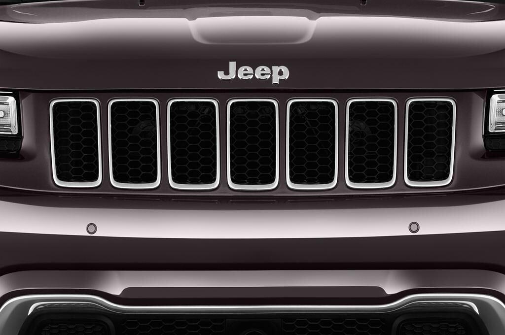 Jeep Grand Cherokee (Baujahr 2016) Overland 5 Türen Kühlergrill und Scheinwerfer