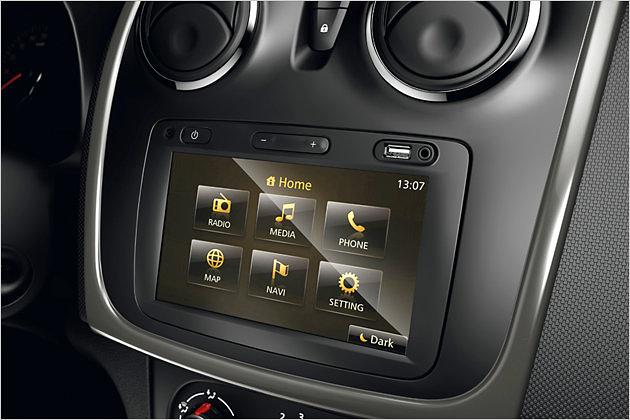 Sensationell günstig ist das Touchscreen-Multimediasystem mit Navigation: Für nur 180 Euro kommt es an Bord