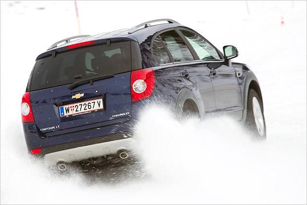 Auch wenn das Bild täuscht: Dank Allradantrieb kommt das Kompakt-SUV auf dem rutschigem Untergrund ordentlich vom Fleck