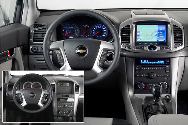 Vergleich mit dem Vorgänger (kleines Bild): Die Armaturentafel fällt jetzt schicker aus