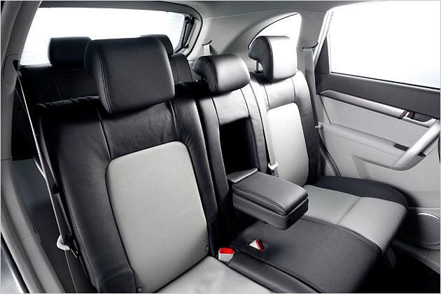 In der zweiten Sitzreihe finden bis zu drei Personen bequem Platz