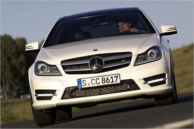 Das serienmäßige Agility-Control-Fahrwerk passt sich in jeder Situation perfekt dem Untergrund an