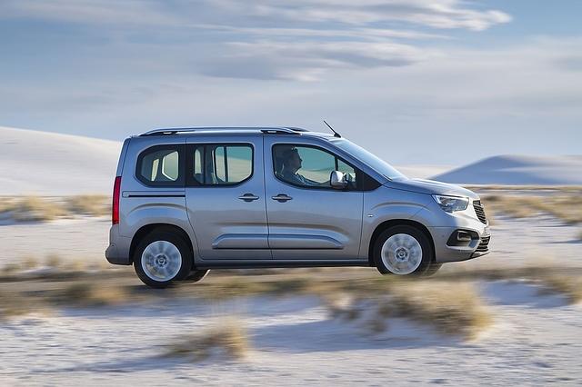 Den Opel Combo Life gibt es in zwei Versionen: mit 4,40 Meter Länge und mit 4,75 Metern