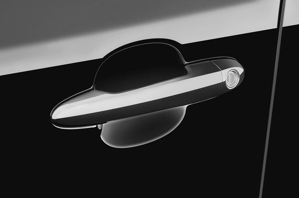 Kia Carens (Baujahr 2010) - 5 Türen Türgriff