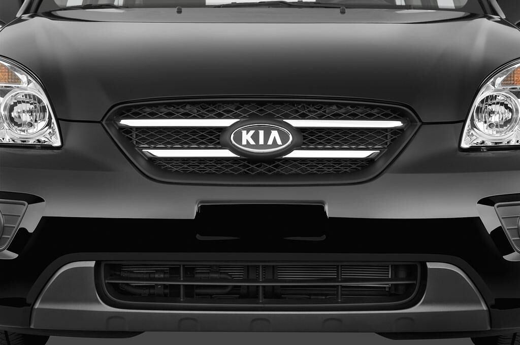 Kia Carens (Baujahr 2010) - 5 Türen Kühlergrill und Scheinwerfer