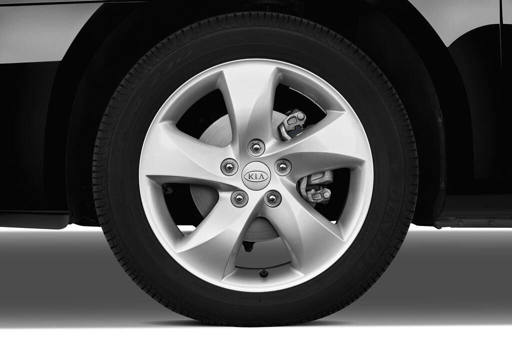 Kia Carens (Baujahr 2010) - 5 Türen Reifen und Felge