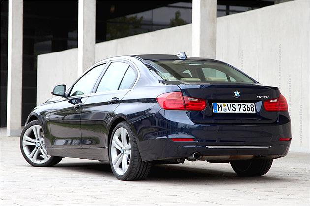 Die Rückleuchten des neuen 3ers erinnern an den größeren BMW 5er
