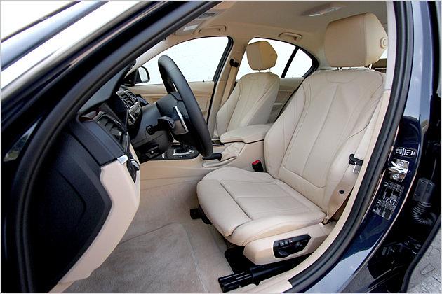 Die Sitze bieten ordentlich Seitenhalt und sind auch auf Langstrecken bequem