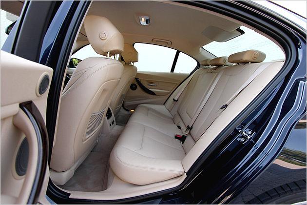 Im Fond finden die Passagiere ausreichend gute Platzverhältnisse vor