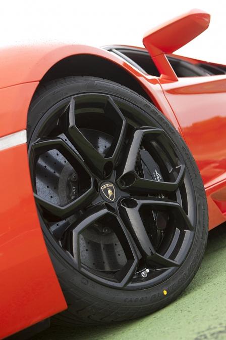 Lamborghini Aventador LP 700-4