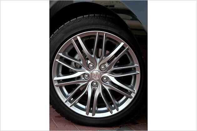 Die Felgen passen zum sportlichen Auftritt des Wagens