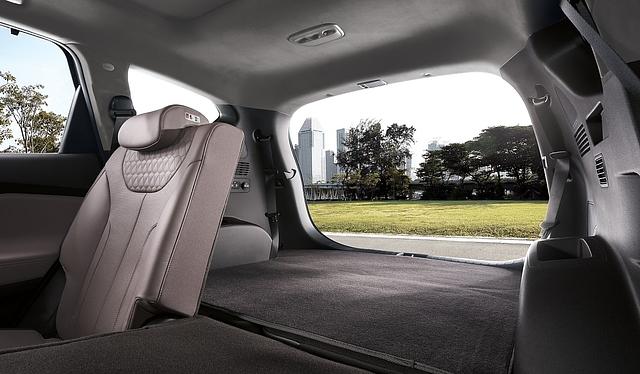 Hyundai Santa Fe 2018 - eine ebene Ladefläche