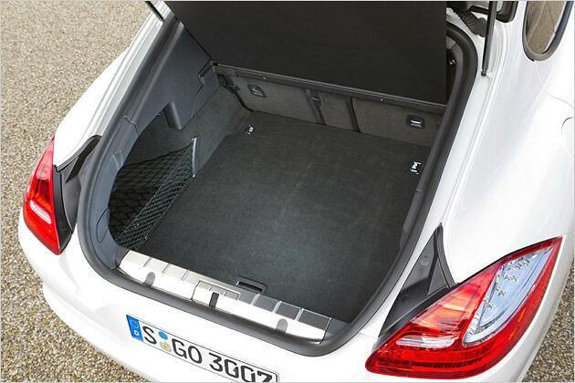 Hinter der großen Heckklappe befindet sich das 445 Liter fassende Gepäckabteil