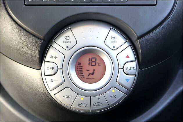 Die Bedientasten der Klimaanlage sind in einem rundem Design gestaltet