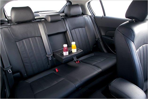 Im Fond haben auch Erwachsene viel Platz