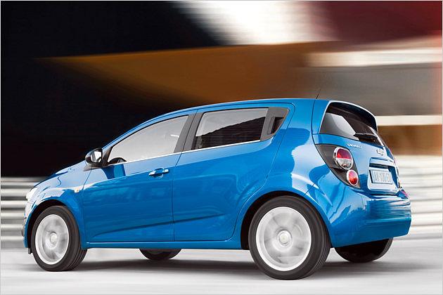 Der Griff der Fondtüren ist neben dem Fenster angeordnet - "verborgen", sagt man bei Chevrolet