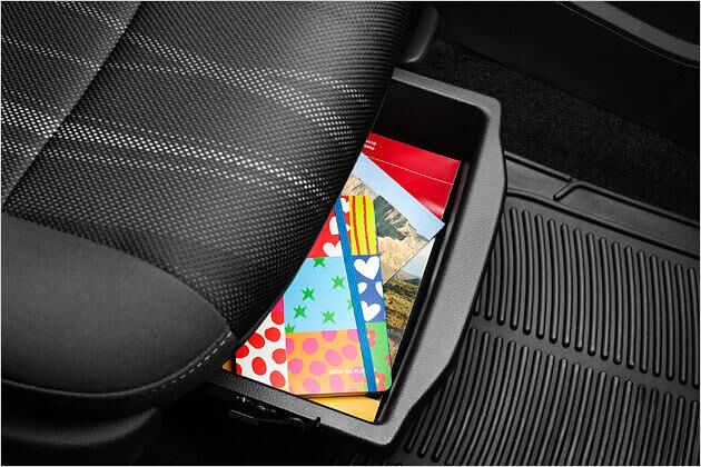 Fächer unter den Sitzen: In der Basisversion wohl nicht Serie