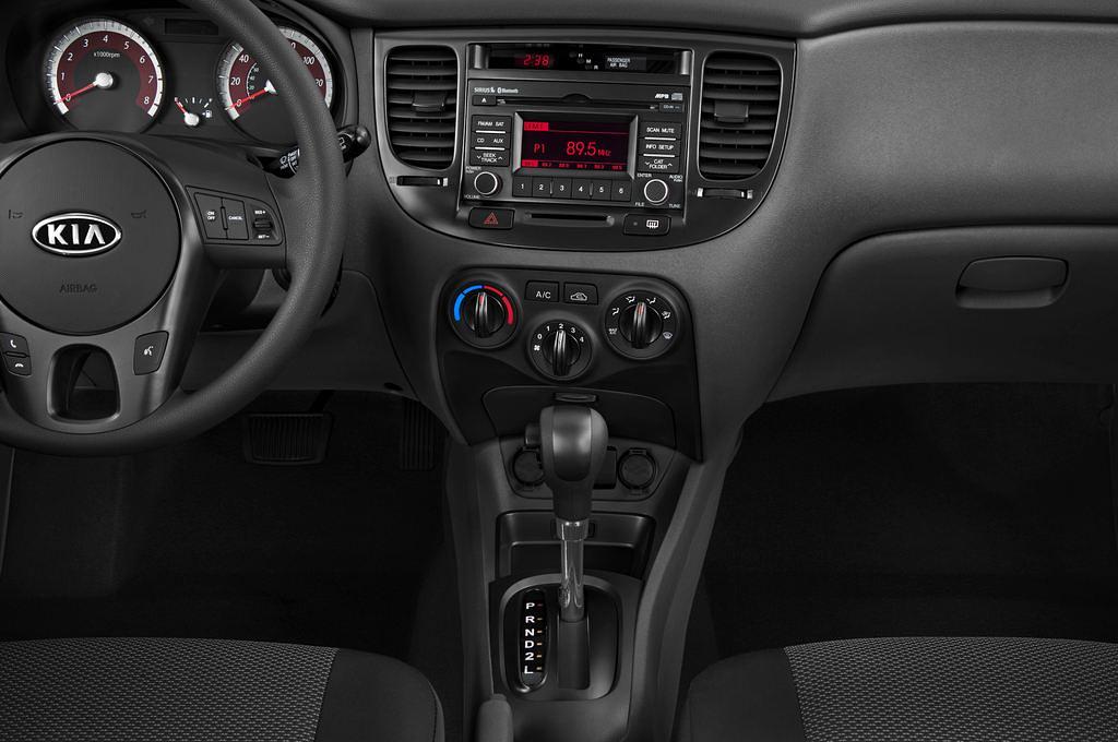 Kia Rio (Baujahr 2011) - 5 Türen Mittelkonsole