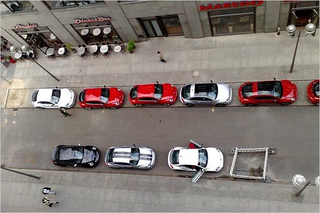 Niedliche Truppe: Beetle-Ansammlung in den Straßen von Berlin