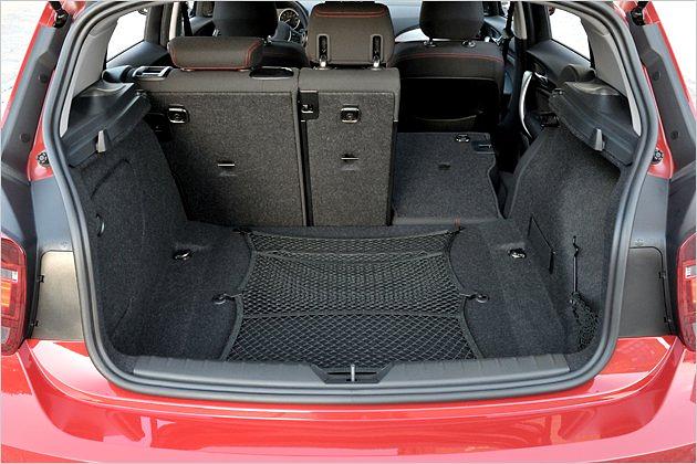 Die Rücksitzlehne lässt sich zwei- oder optional auch dreigeteilt umlegen