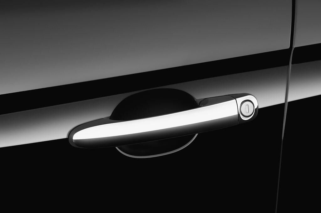 Lancia Delta (Baujahr 2013) Platinum 5 Türen Türgriff