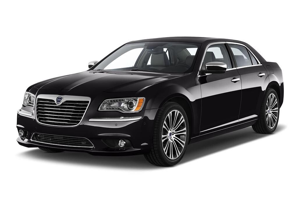 Lancia Thema (Baujahr 2011) Platinum 4 Türen seitlich vorne