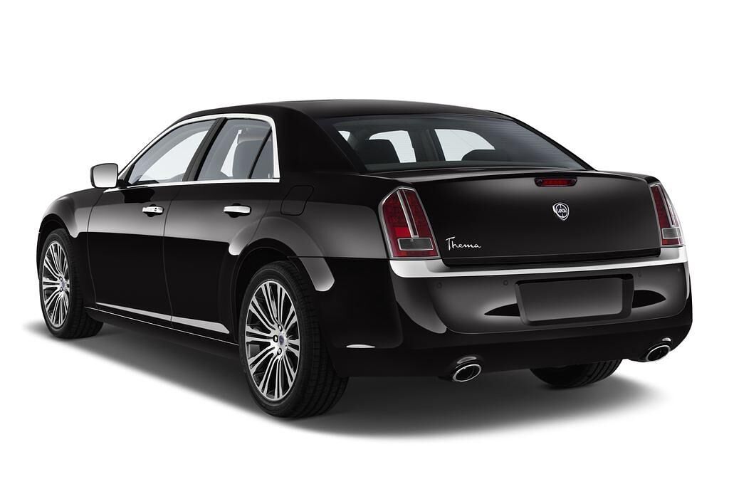 Lancia Thema (Baujahr 2011) Platinum 4 Türen seitlich hinten
