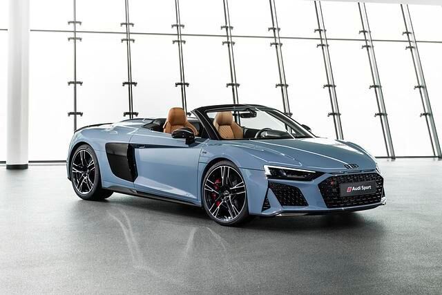 Auch der Spyder wurde überarbeitet und bietet wie das Coupé eine aggressiver gestaltete Frontpartie