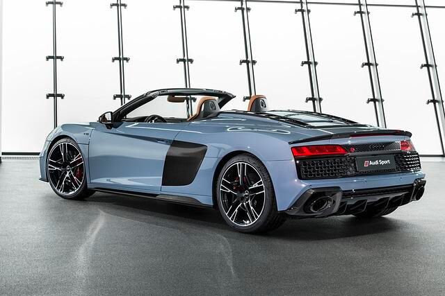 Mit dem Facelift gibt es wieder ovale statt eckige Endrohre