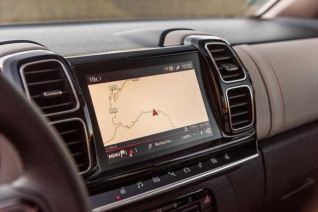 Citroen C5 Aircross Blue HDI 180 - etwas blasser Multifunktionsbildschirm in der Mitte