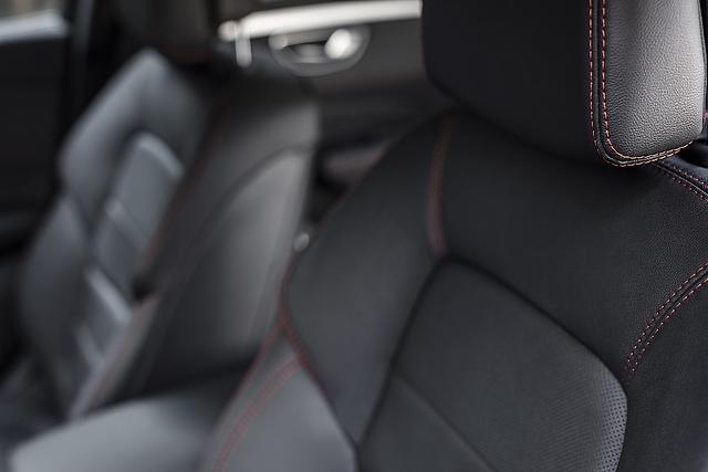 Die farblich abgesetzten Nähte sollen Akzente setzen