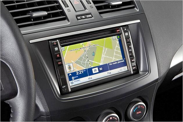 Günstiges Angebot: Das festintegrierte Navi mit TomTom-Technik ist für 720 Euro zu haben