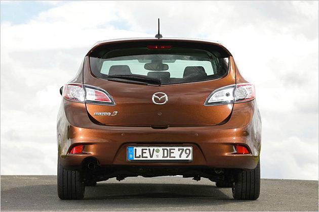 Die Farbe "Aurorabronze Metallic" ist neu im Mazda-3-Angebot. Sie kostet 495 Euro Aufpreis